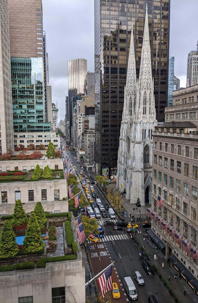 View down 5th Avenue toward St. Patrick’s Cathedral